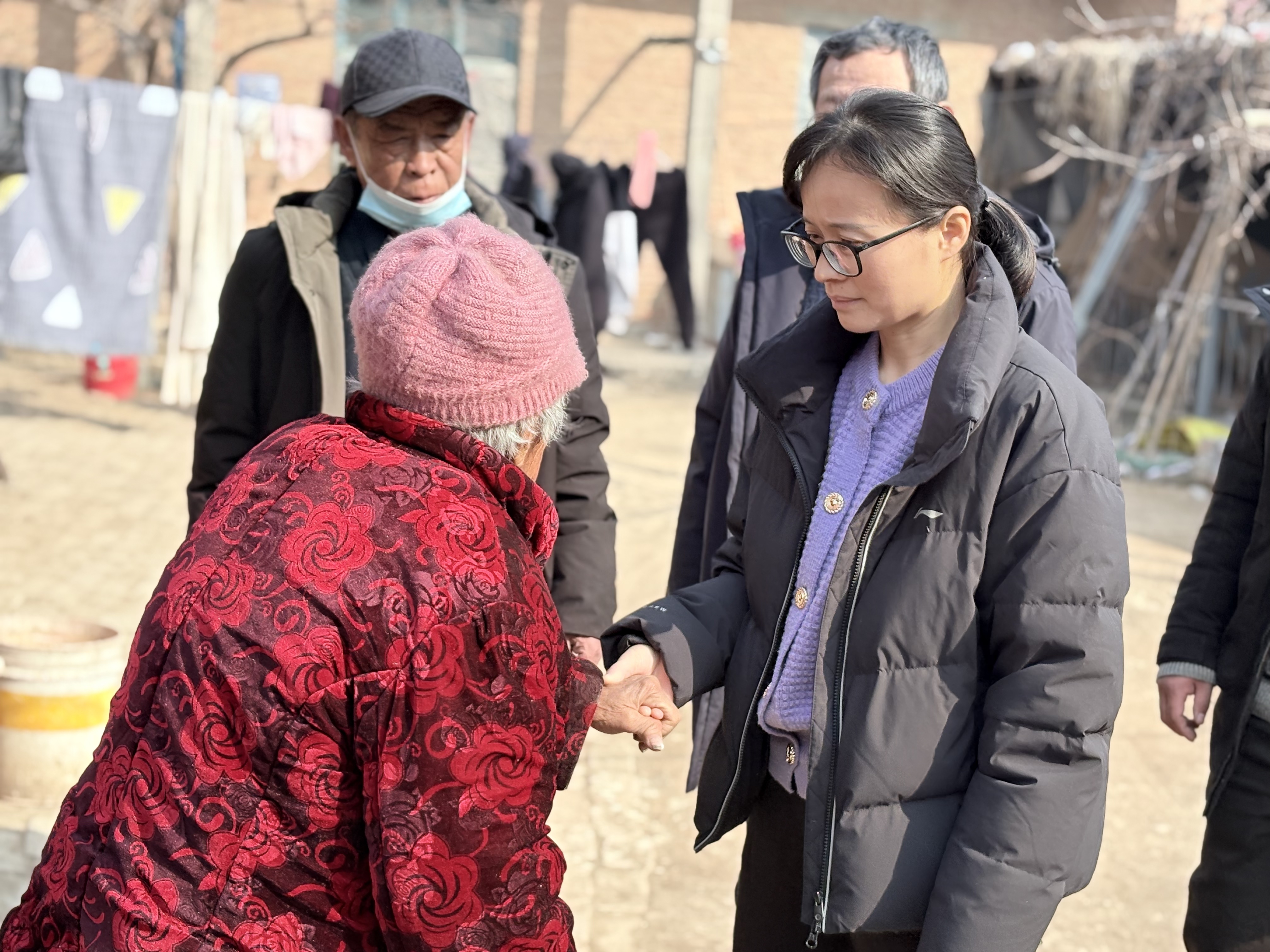 进村入户送温暖，精准扶贫显真情|山东尊龙中国官方网站爱心慰问活动